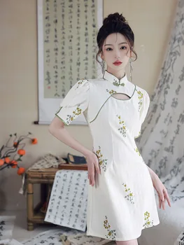 Ретро Мандариновый воротник Cheongsam Женский Китайский Стиль Элегантная Белая Цветочная Вышивка Qipao